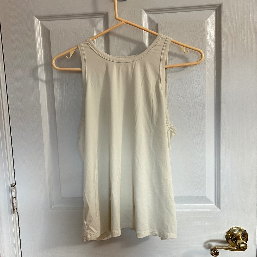 🤍 Fabletics Cream Twist-Back Active Tank | Size S/M